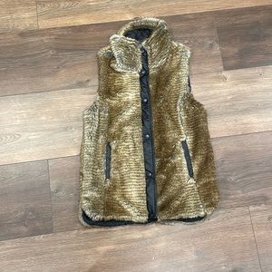 Women’s faux fur vest - medium